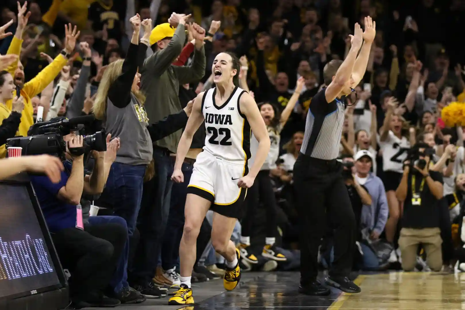 Caitlin Clark secures historic title as leading scorer in Division I  Women's Basketball 