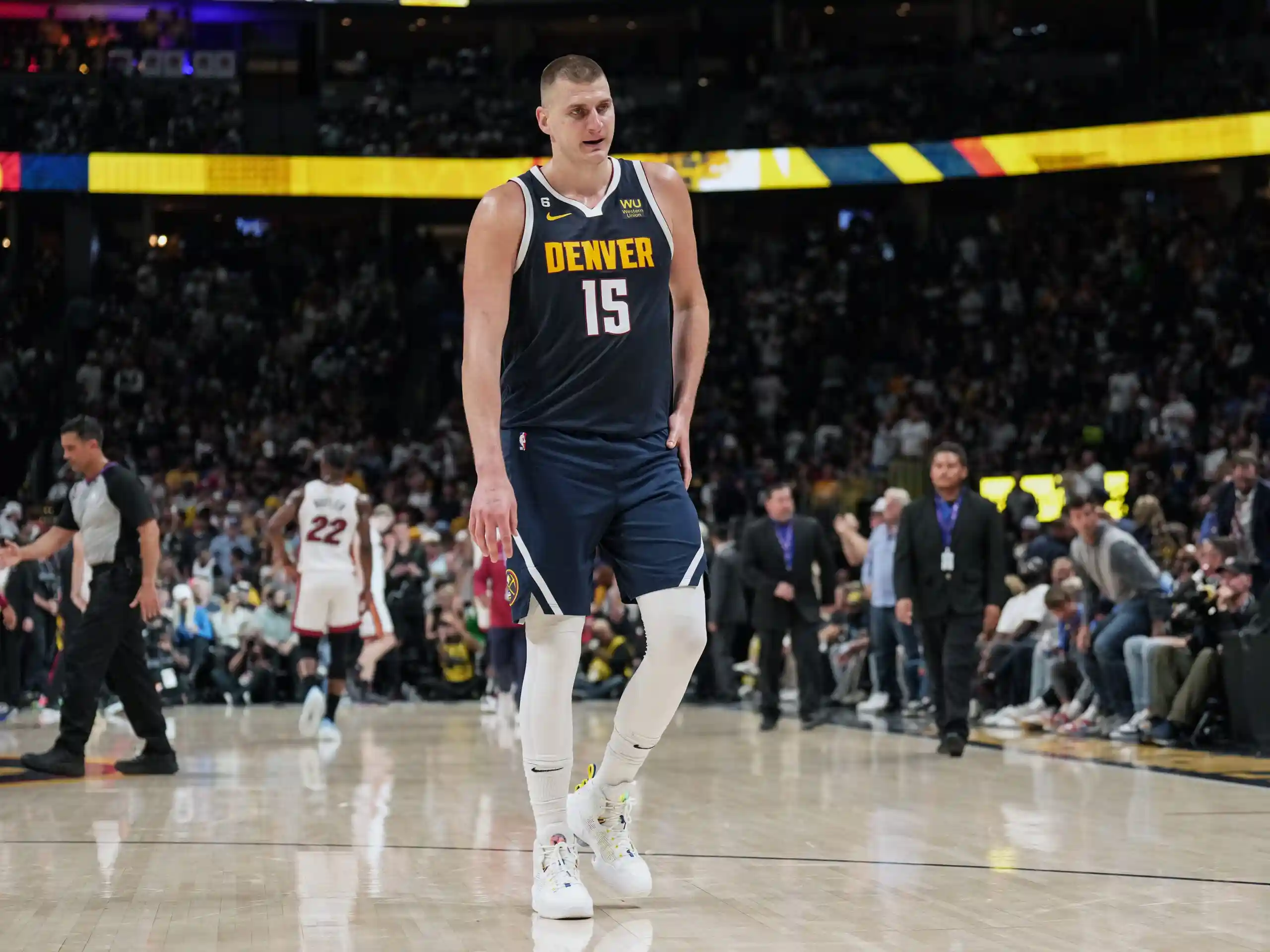 水城奈緒 巨乳美人妻が義理の息子に電マ手マン責めされ連続アクメ尻コキでチンコおねだり