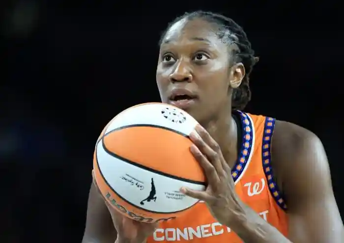 WNBA Connecticut Sun Tina Charles vs caitlin Clark