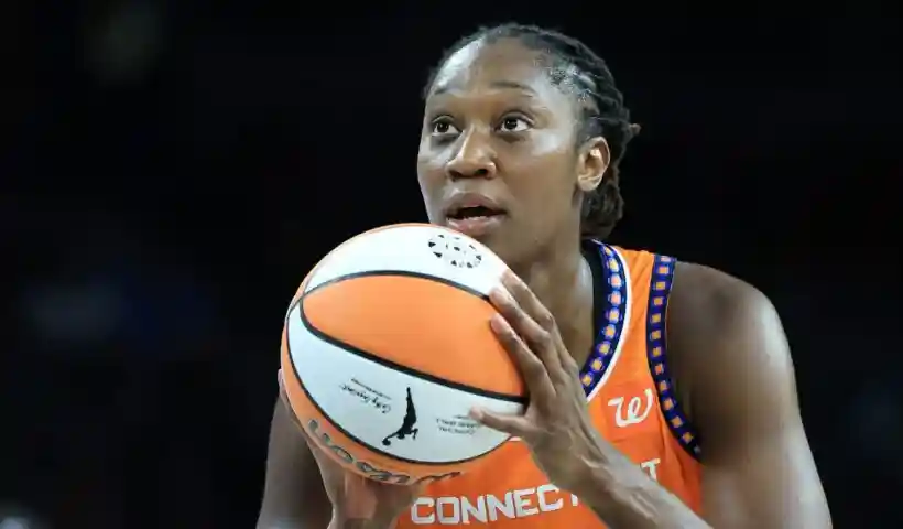 WNBA Connecticut Sun Tina Charles vs caitlin Clark