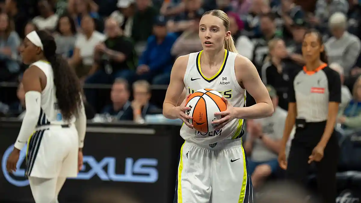 Paige Bueckers: 44-Point Performance Seals ROY Race