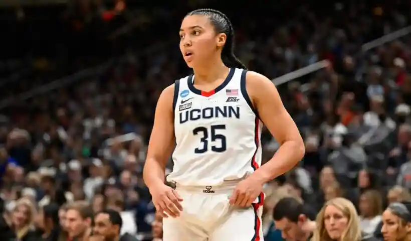 Azzi Fudd UConn