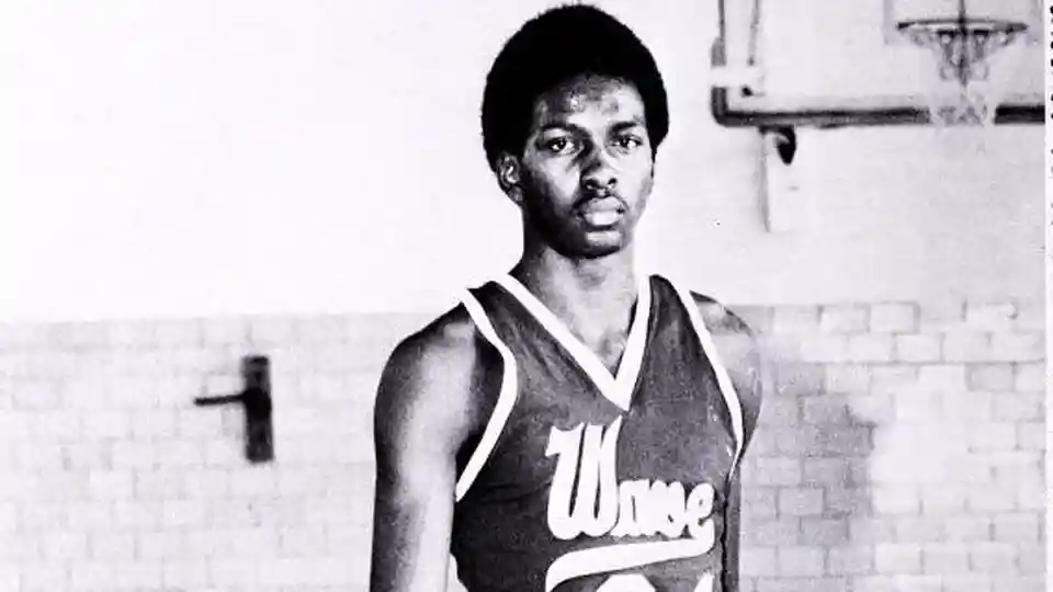 EXCLUSIVE: Excerpt From Upcoming Moses Malone Book
