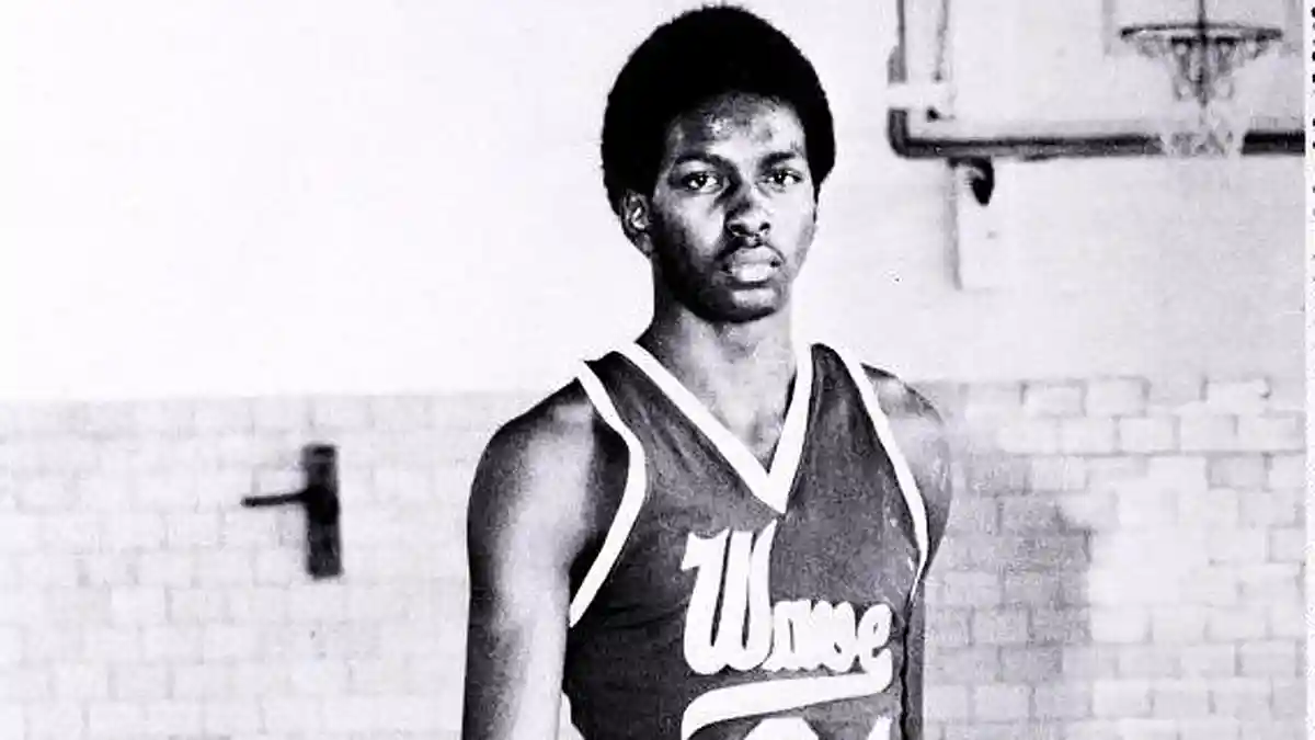 EXCLUSIVE: Excerpt From Upcoming Moses Malone Book