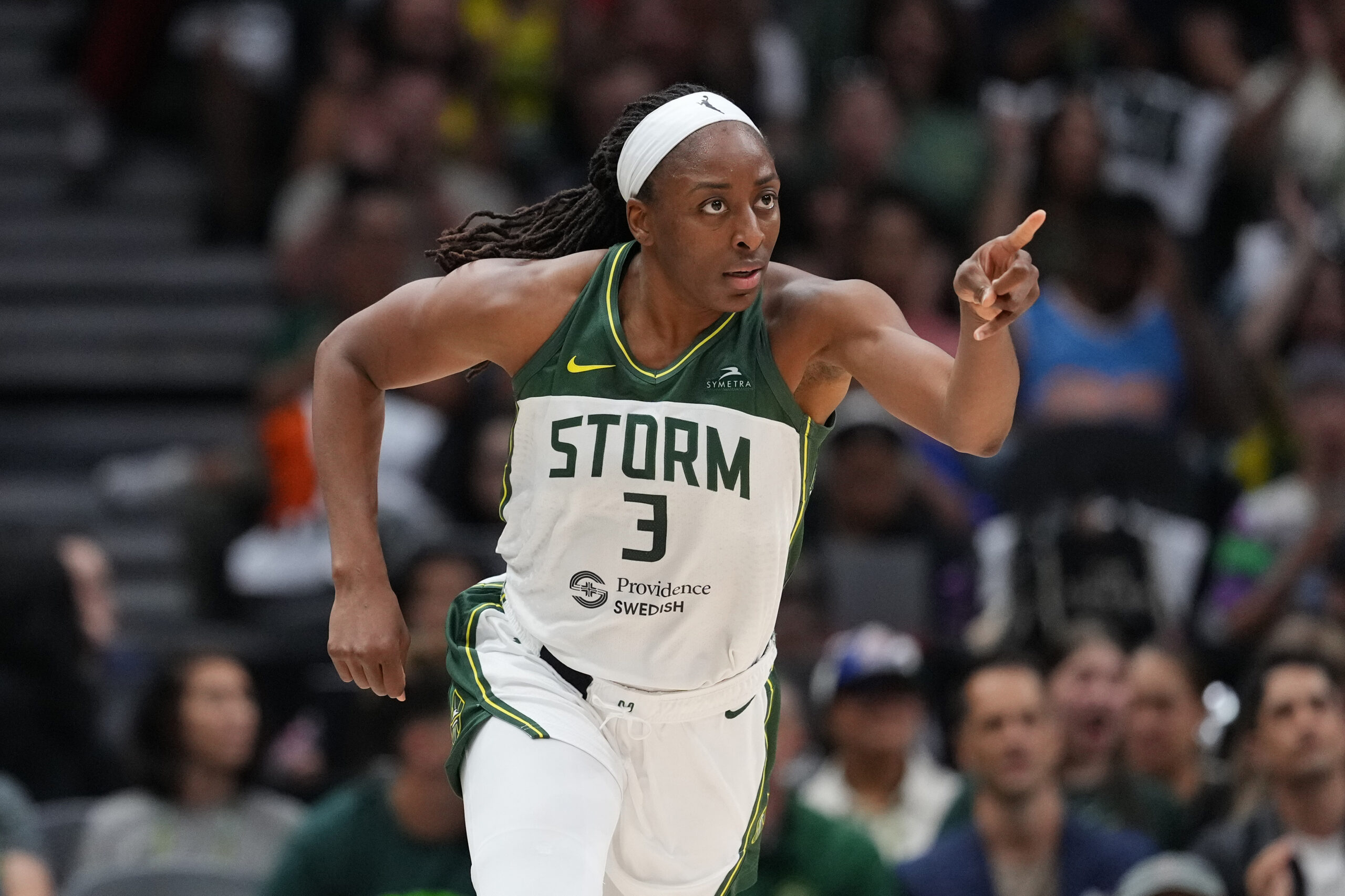 Nneka Ogwumike will re-sign with the Las Angeles Sparks WNBA