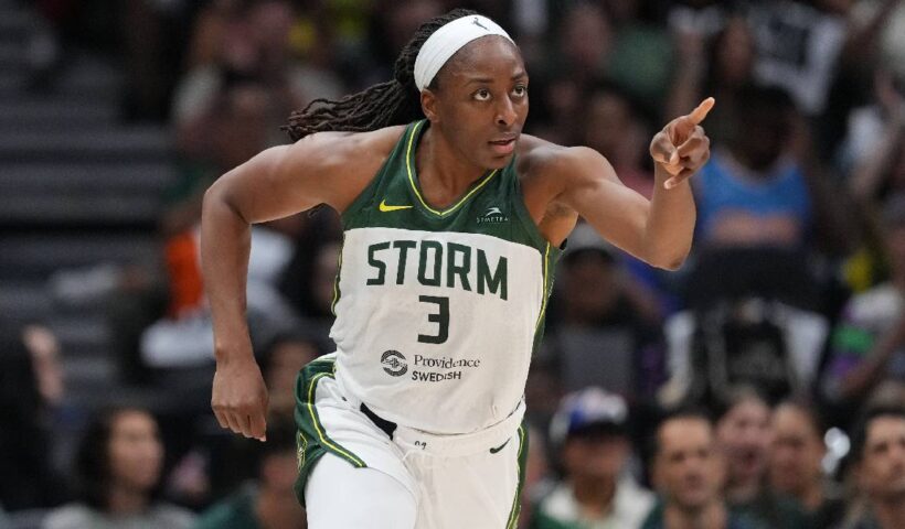 Nneka Ogwumike will re-sign with the Los Angeles Sparks in the WNBA