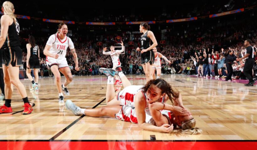 Carla Leite, Sarah Ashlee Barker, Portland Fire, WNBA