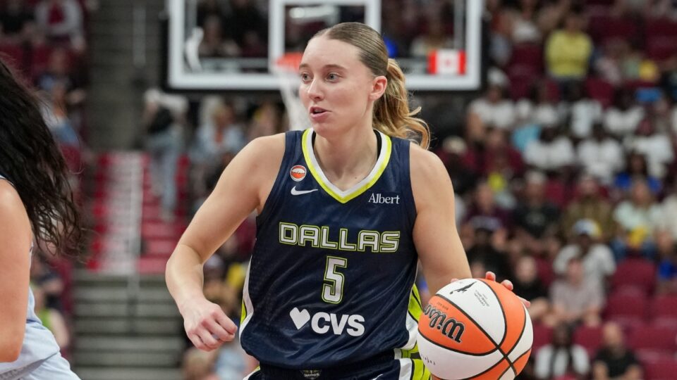 WNBA Record Crowd Watches Wings' Win Over Tempo