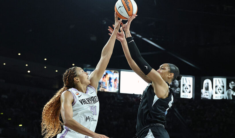 Kiah Stokes block shot on A'ja Wilson